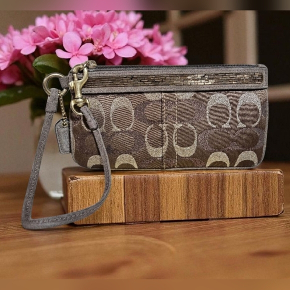 Coach Elegant Brown Wristlet with Gold Details - Picture 6 of 6
